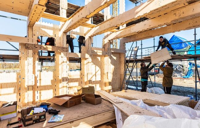 Het geraamte van een wikihouse in aanbouw - Maarten Feenstra