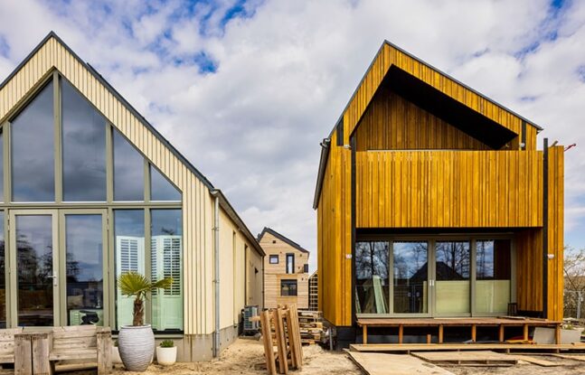 Opgeleverde Wikihouses naast elkaar